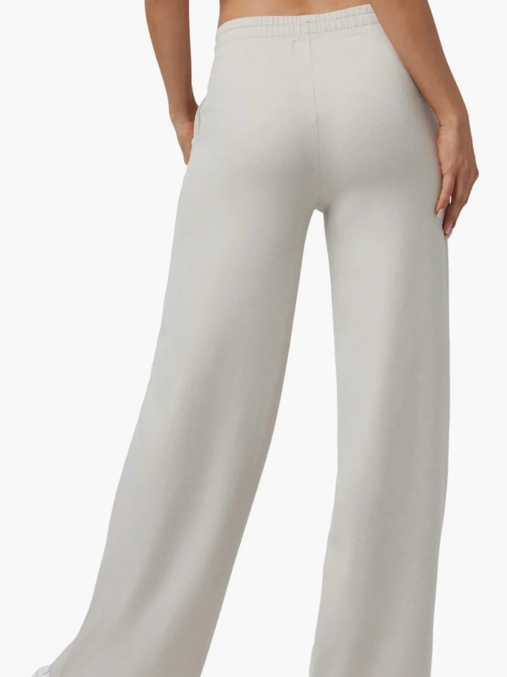 Vuori Halo Essential Wide Leg DreamKnit™ Pant Ecru
Heather S - Picture 3 of 8